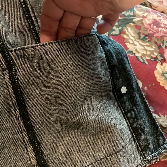 🔥Boutique🔥Blake Distressed Jean Jacket - Picture 8 of 15